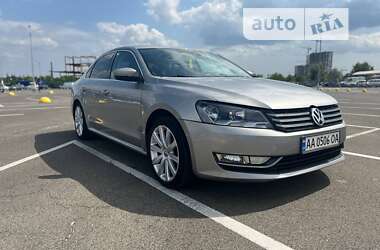 Седан Volkswagen Passat 2013 в Києві