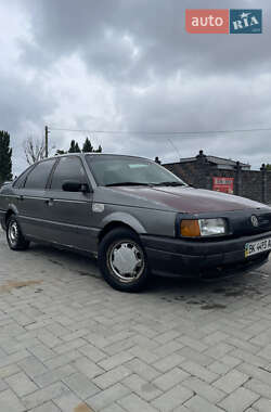 Седан Volkswagen Passat 1989 в Ровно