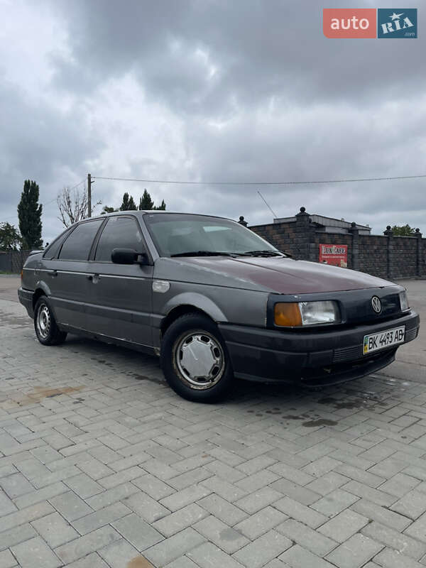 Седан Volkswagen Passat 1989 в Ровно