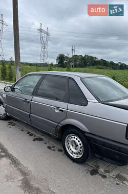 Седан Volkswagen Passat 1989 в Ровно