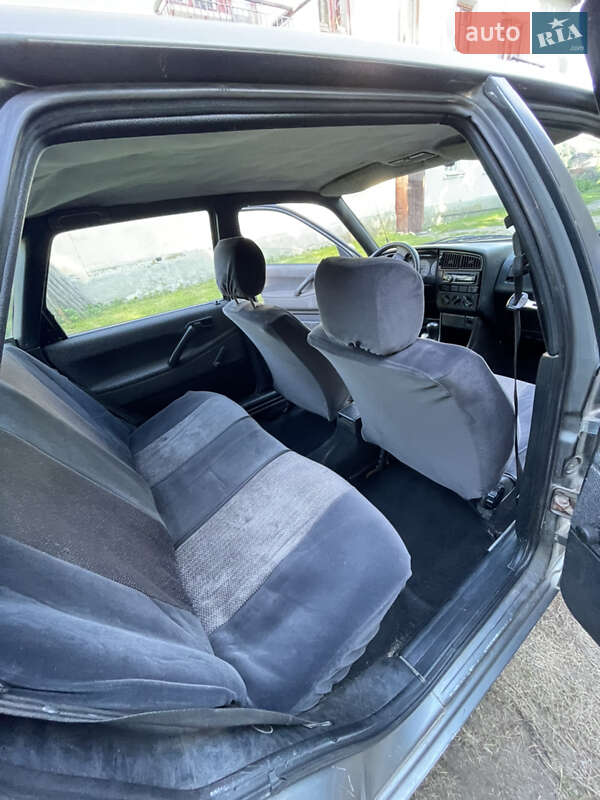 Седан Volkswagen Passat 1989 в Ровно