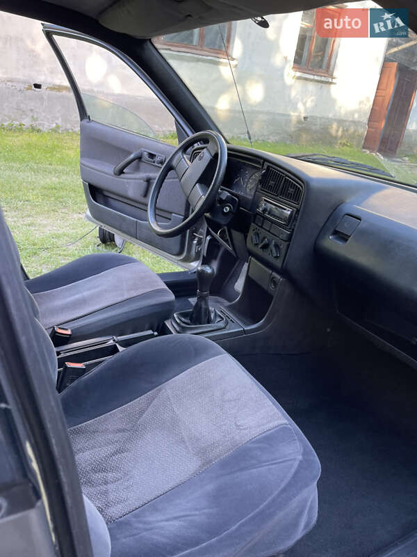 Седан Volkswagen Passat 1989 в Ровно