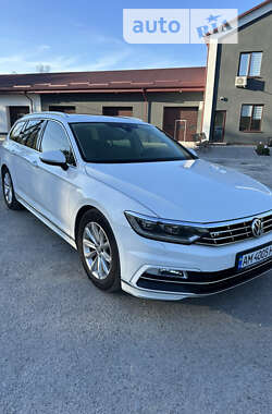 Універсал Volkswagen Passat 2015 в Звягелі