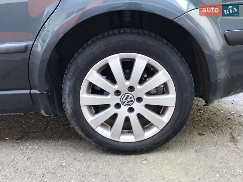 Седан Volkswagen Passat 2001 в Калуше