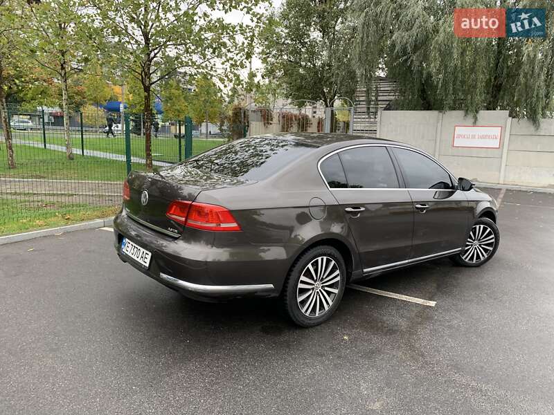 Седан Volkswagen Passat 2012 в Днепре