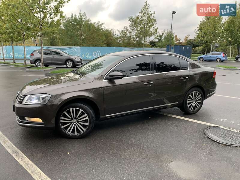 Седан Volkswagen Passat 2012 в Днепре