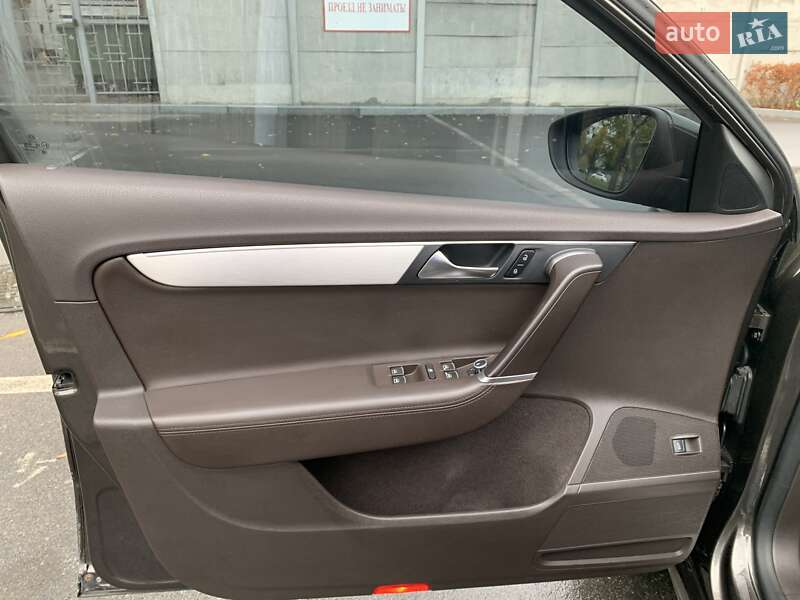 Седан Volkswagen Passat 2012 в Днепре