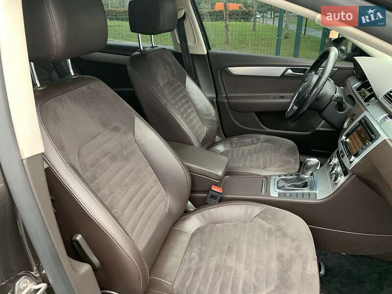 Седан Volkswagen Passat 2012 в Днепре
