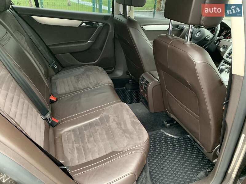 Седан Volkswagen Passat 2012 в Днепре