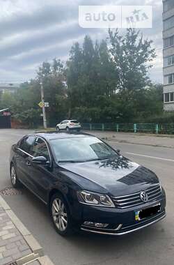 Седан Volkswagen Passat 2013 в Харкові