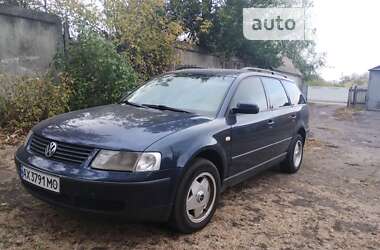 Універсал Volkswagen Passat 1998 в Краснограді