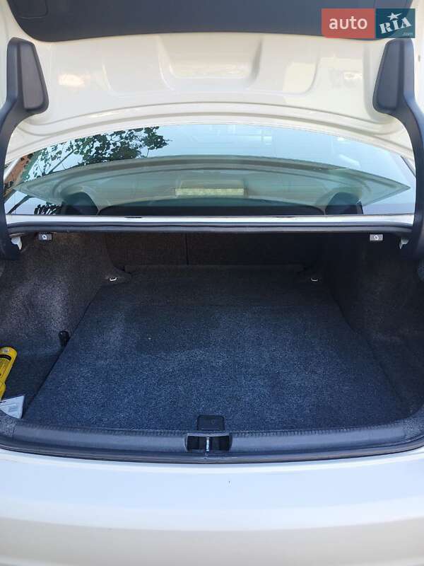Седан Volkswagen Passat 2014 в Вінниці