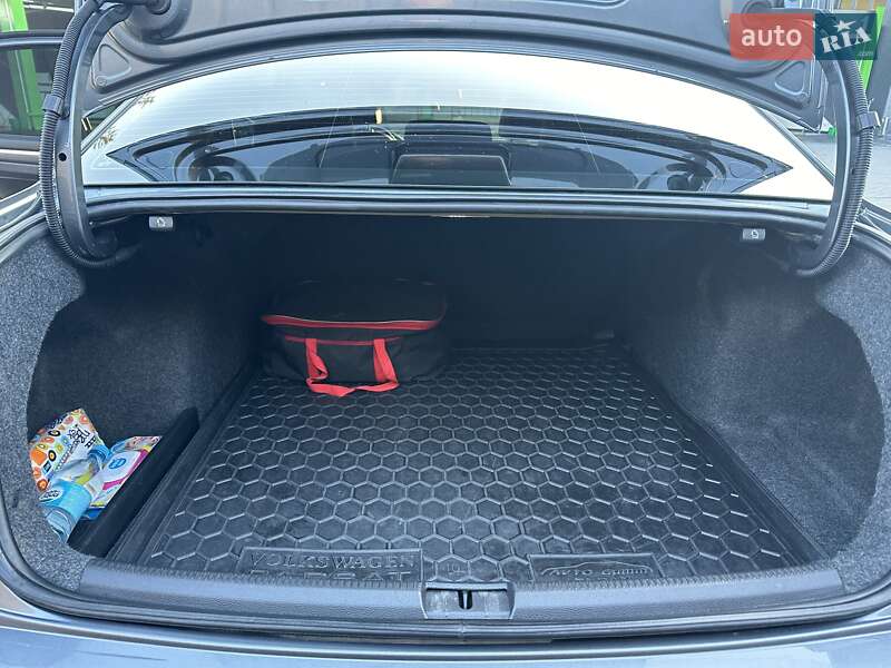 Седан Volkswagen Passat 2017 в Черновцах