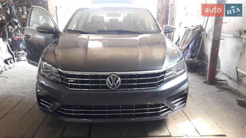 Седан Volkswagen Passat 2017 в Черновцах