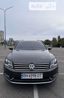 Універсал Volkswagen Passat 2013 в Одесі