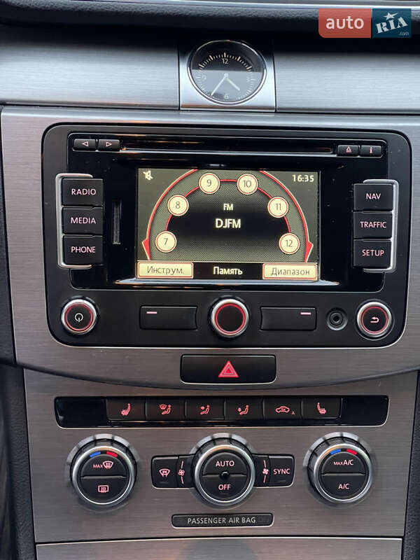 Универсал Volkswagen Passat 2012 в Киеве