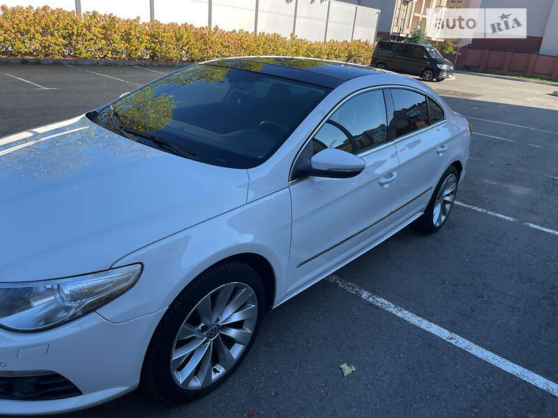Седан Volkswagen Passat 2011 в Києві