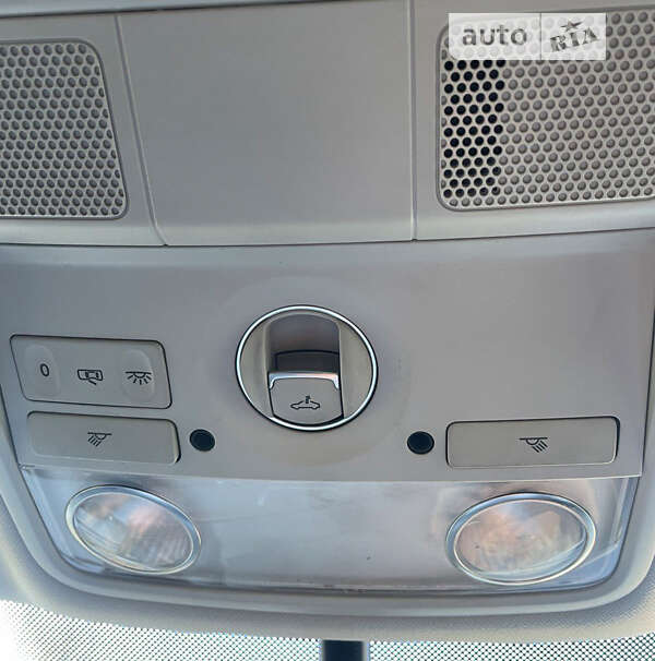 Седан Volkswagen Passat 2011 в Києві