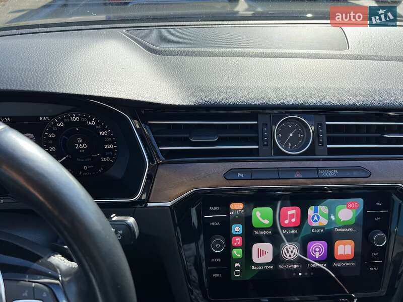 Седан Volkswagen Passat 2018 в Киеве