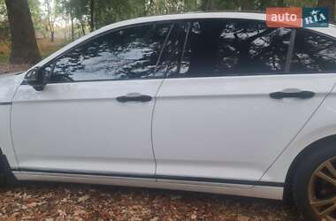 Седан Volkswagen Passat 2015 в 