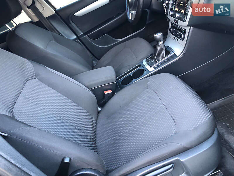 Универсал Volkswagen Passat 2011 в Полтаве