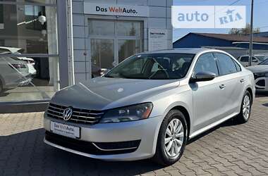 Седан Volkswagen Passat 2011 в Чернівцях