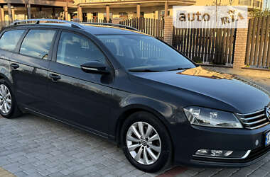 Универсал Volkswagen Passat 2011 в Староконстантинове