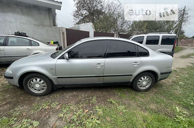 Седан Volkswagen Passat 2001 в Житомирі