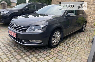 Седан Volkswagen Passat 2014 в Чернівцях