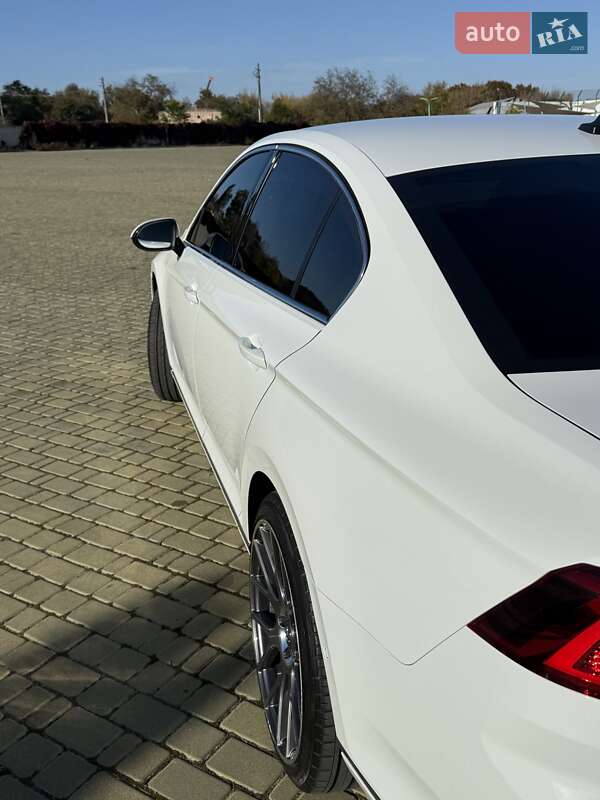 Седан Volkswagen Passat 2016 в Одессе