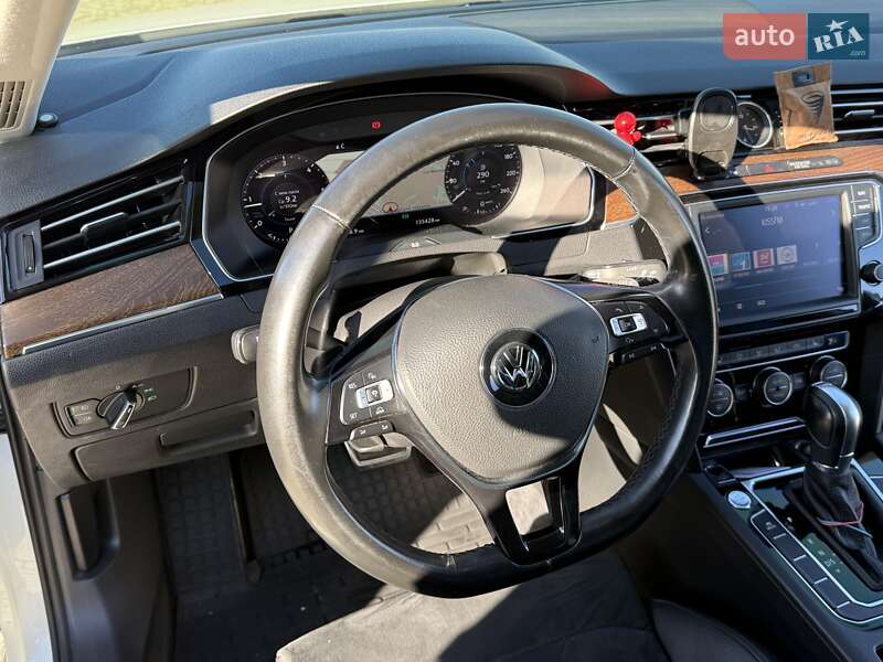 Седан Volkswagen Passat 2016 в Одессе