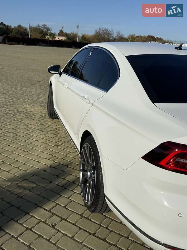 Седан Volkswagen Passat 2016 в Одессе