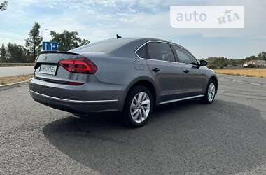 Седан Volkswagen Passat 2018 в Ромнах