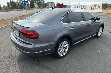 Седан Volkswagen Passat 2018 в Ромнах