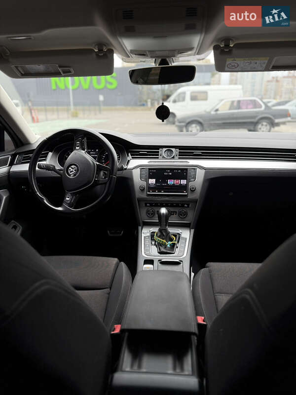 Седан Volkswagen Passat 2015 в Киеве