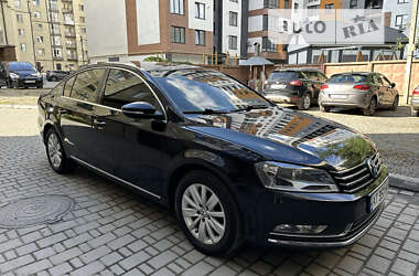 Седан Volkswagen Passat 2013 в Івано-Франківську