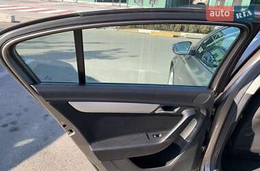 Седан Volkswagen Passat 2011 в 