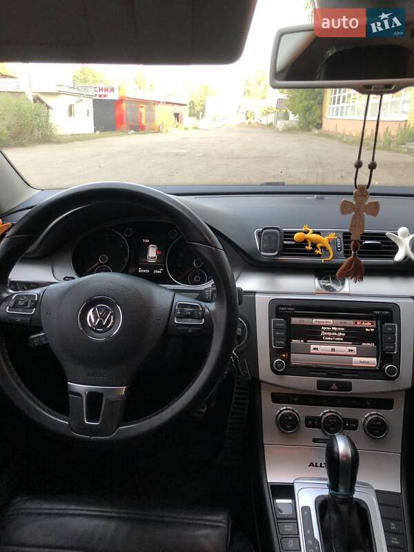 Універсал Volkswagen Passat 2014 в Харкові