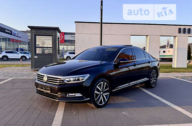 Седан Volkswagen Passat 2015 в Мукачевому