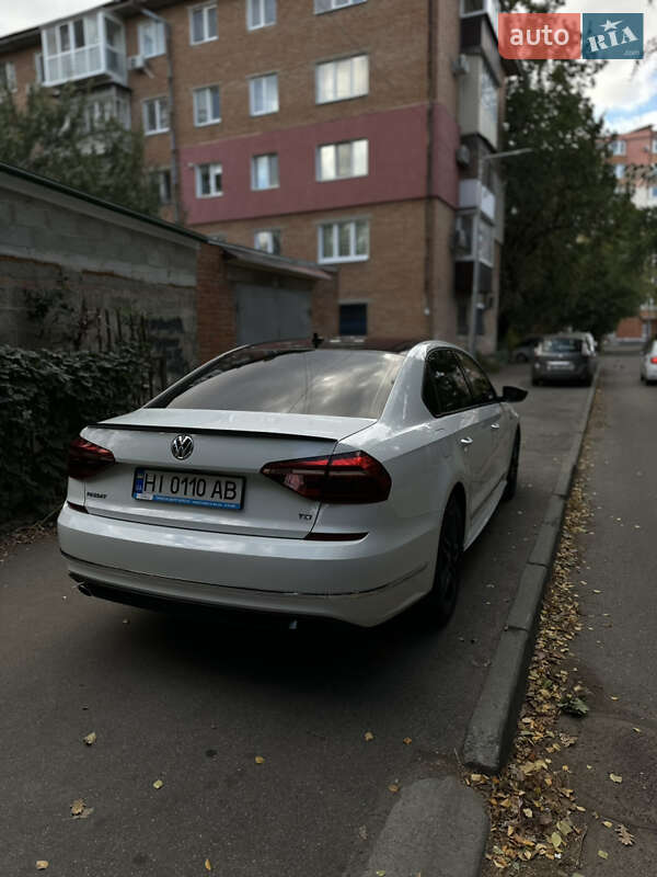 Седан Volkswagen Passat 2018 в Киеве