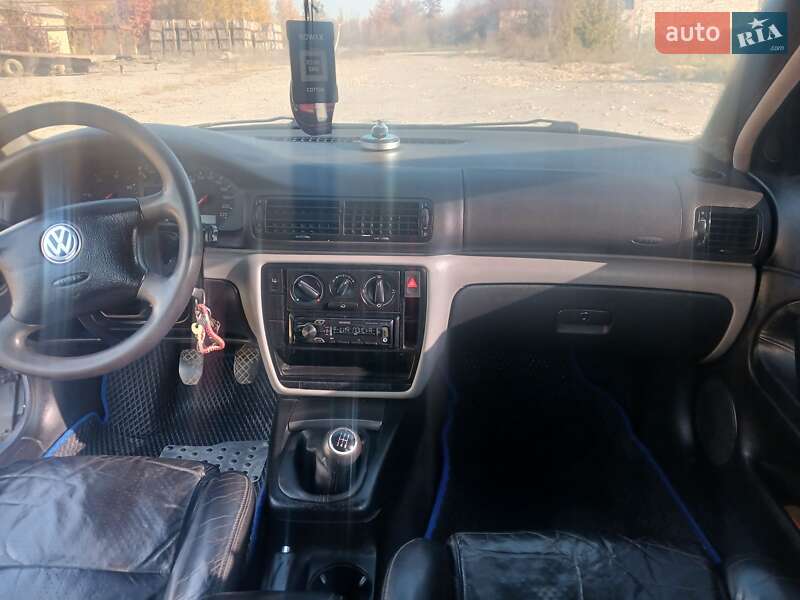 Седан Volkswagen Passat 1998 в Виньковцах