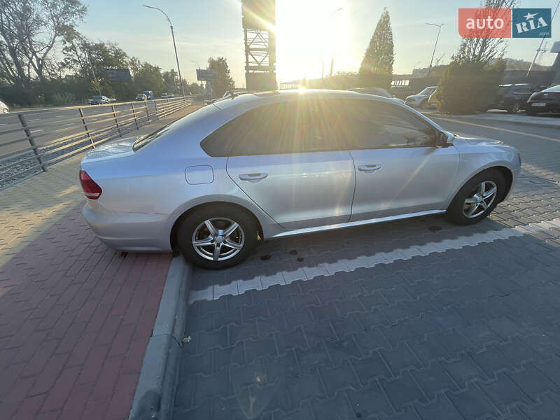 Седан Volkswagen Passat 2014 в Киеве