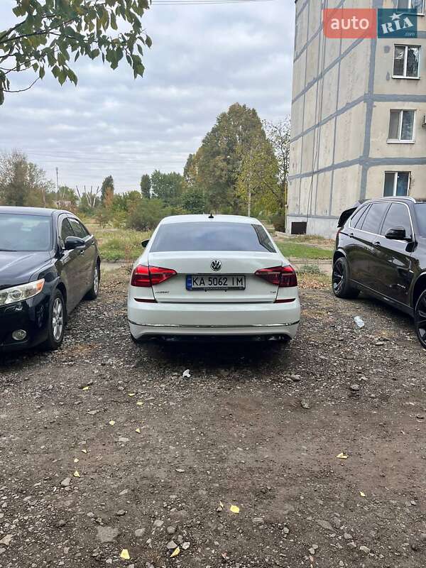 Седан Volkswagen Passat 2016 в Києві