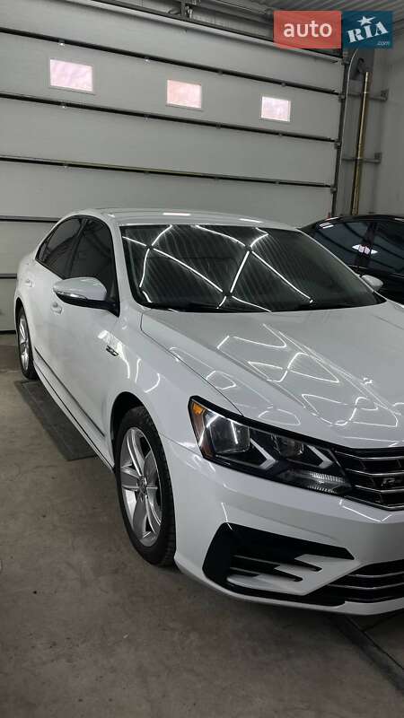 Седан Volkswagen Passat 2016 в Києві