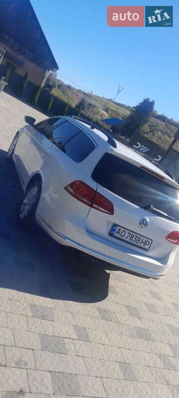Універсал Volkswagen Passat 2012 в Воловцю