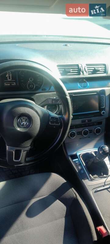 Універсал Volkswagen Passat 2012 в Воловцю