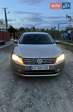 Седан Volkswagen Passat 2015 в Хусті