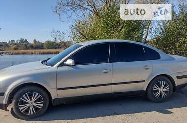 Седан Volkswagen Passat 2000 в Ізяславі