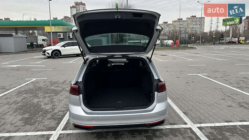 Седан Volkswagen Passat 2019 в Киеве