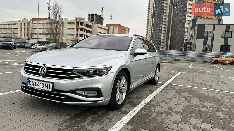Седан Volkswagen Passat 2019 в Киеве